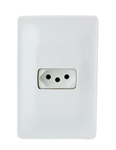 Tomada 2p+t 20a 680120 Zeffia